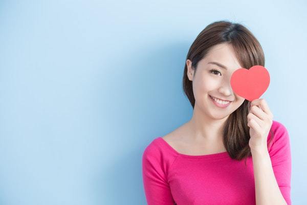 声が低い女性はモテる？声が低くなる原因と隠れた魅力を徹底解説