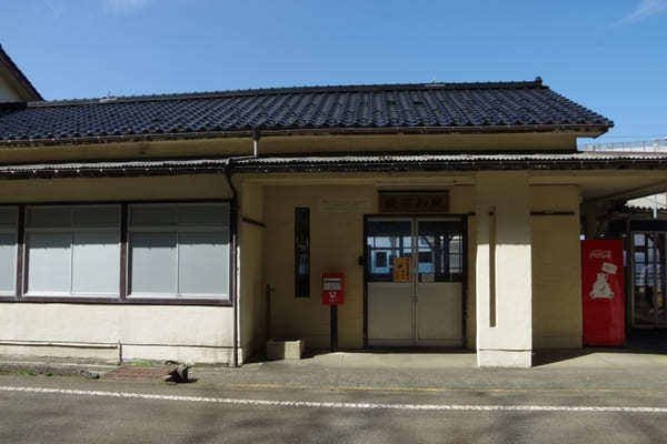 【新潟県・海が見える駅】ノスタルジックな駅舎も見どころ！日本海ひすいラインに乗って上越エリアを旅しよう