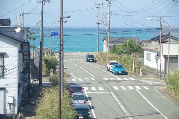 【新潟県・海が見える駅】ノスタルジックな駅舎も見どころ！日本海ひすいラインに乗って上越エリアを旅しよう