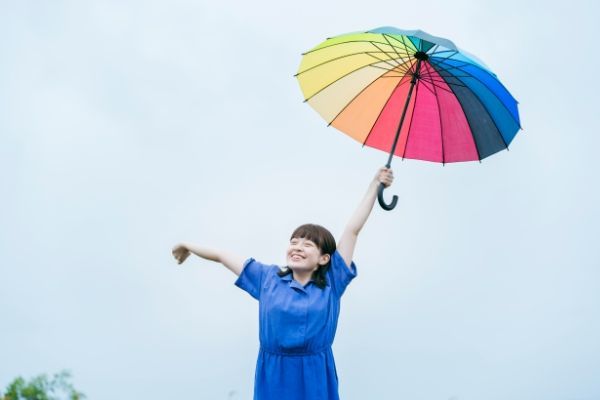 雨の日デートは何するべき？おすすめスポットや注意点、楽しむコツ