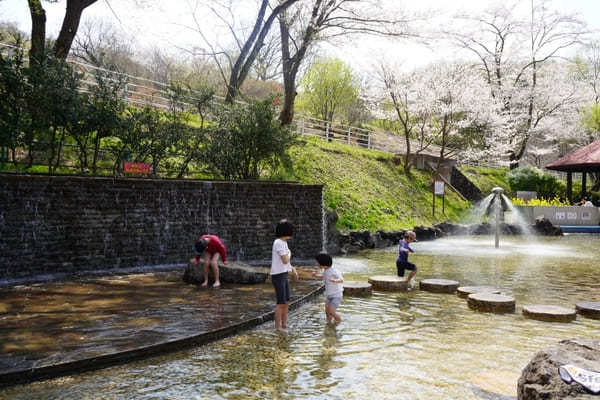 子どもと行きたい横浜のおすすめ公園22選！大型遊具・ロング滑り台など設備充実の公園特集