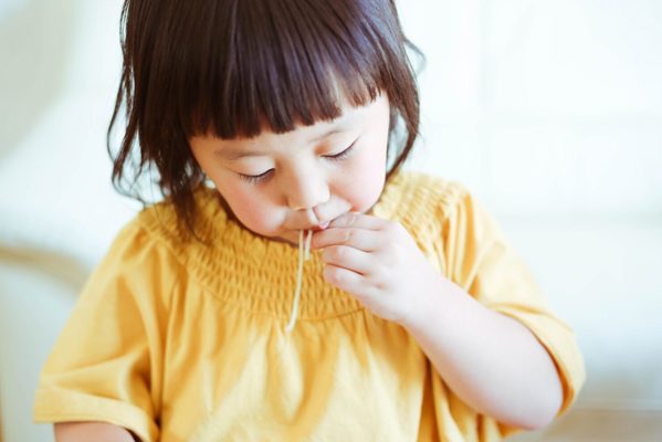 幼児食の簡単レシピおすすめ12選! おやつ、年齢別で食べる量や進め方も紹介