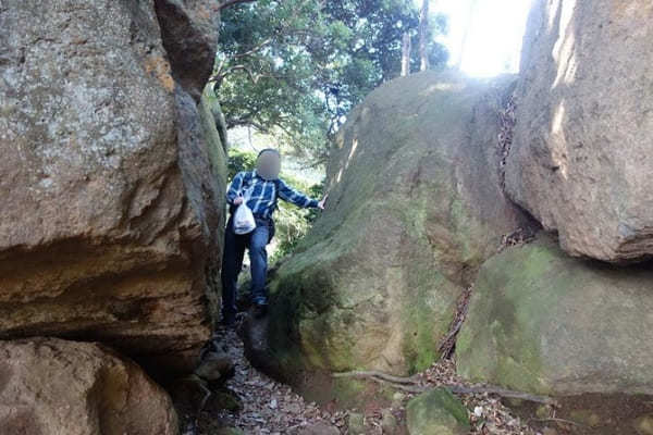 日本とは思えない！まるで古代遺跡みたいな山【神奈川・鷹取山】