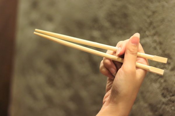 4.美しい所作が武器になる！日本食を頂くときの箸マナー