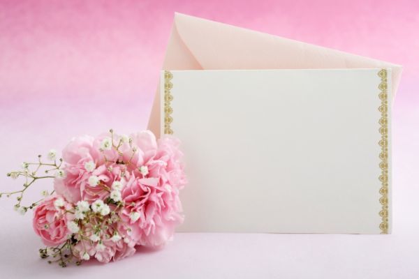 結婚祝いのメッセージカードの書き方は？マナーや例文もご紹介