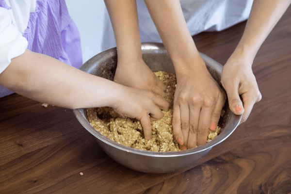 【味噌作りは2日間】簡単な作り方や必要な道具、小学生向け手作りキットもご紹介！