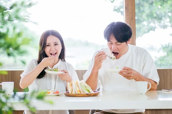 食べるのが遅い男性の4つの特徴！食べ方からわかる男性心理とは？