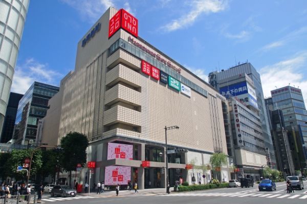 転職用のスーツはどこで買う？おすすめの色やブランドを紹介