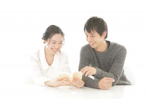 視線を外さない男性心理とは？脈ありサインを徹底解説！