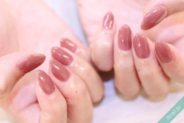 晩秋にトライしたい“大人のピンクネイル”特集 甘さ控えめの指先へ