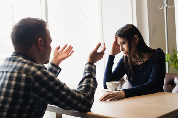 婚活アプリ使ってるのを同僚にバラされた！弁護士に相談してみた結果