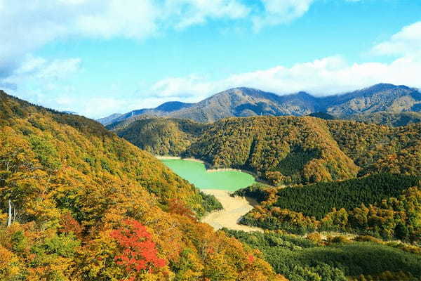 【苗場スキー場】プライベート空間で安心！日本最長5,481ｍのゴンドラから見る絶景紅葉