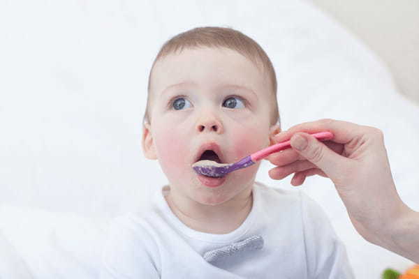 生後8ヶ月の離乳食の進め方は? スケジュールやレシピ、嫌がる時の対策などを紹介