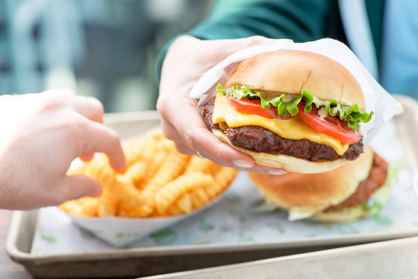 日比谷のおすすめハンバーガー7選！肉汁溢れる本格専門店や便利な駅ナカ店も！