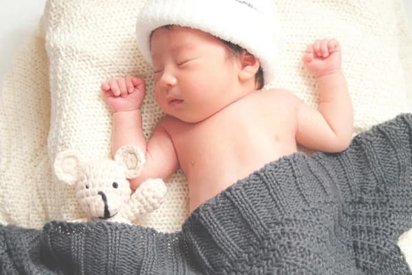 0歳の赤ちゃん写真を楽しく撮影する方法【生まれたて～生後3か月編】