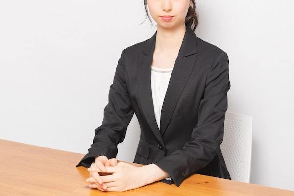 テレワーク時の女性の服装は何が正解？おすすめのアイテムをご紹介