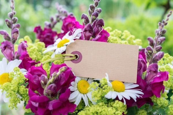 花束に添える素敵なメッセージカード例文集。お祝いやその他のシーンで使える言葉達