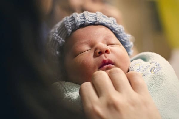 新生児の服装の選び方は？春夏秋冬生まれ季節別におすすめ紹介！