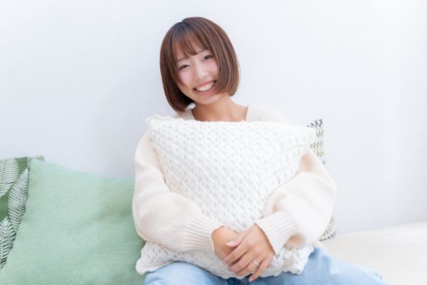 付き合っていない女性からのハグはNG？知りたい男性のホンネとは