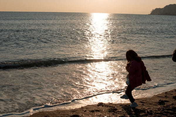 夕暮れの海で癒しの時間、鎌倉・材木座海岸から逗子マリーナまで季節外れのお散歩コース12.jpg