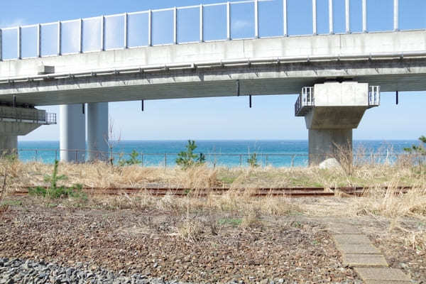 【新潟県・海が見える駅】ノスタルジックな駅舎も見どころ！日本海ひすいラインに乗って上越エリアを旅しよう