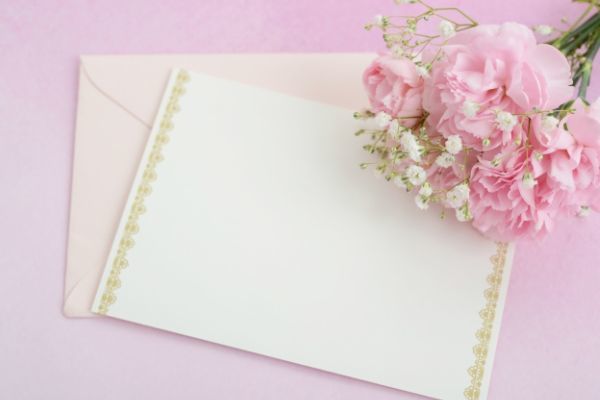 結婚祝いのメッセージカードの書き方は？マナーや例文もご紹介