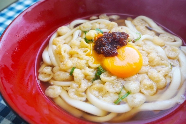 カルディの“当たり調味料”、うどんに入れたらミラクルな美味しさだった