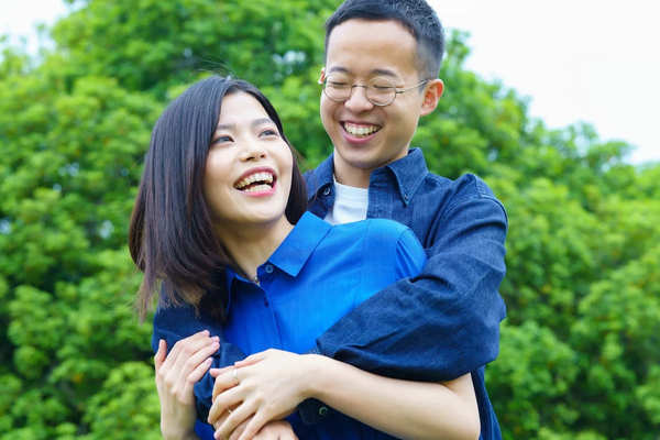 帰り際のハグ！付き合ってない男性からの突然のハグってどんな心理？