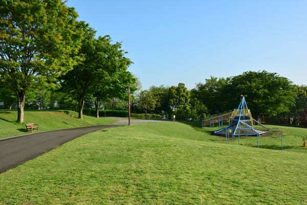 子どもと行きたい横浜のおすすめ公園22選！大型遊具・ロング滑り台など設備充実の公園特集