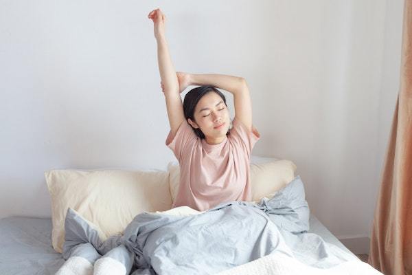 仕事中の眠気にお困りの方必見！原因やすぐできる具体的な対策を解説