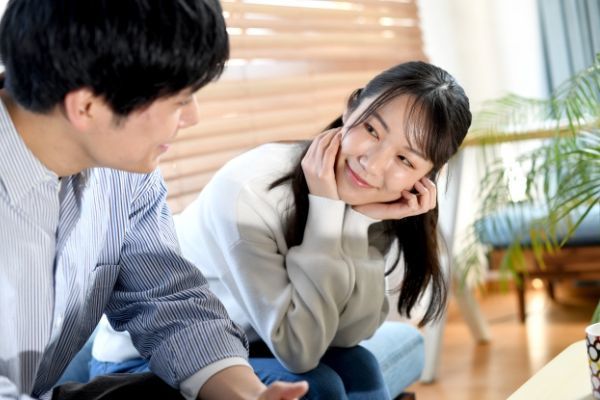 付き合っていない女性からのハグはNG？知りたい男性のホンネとは