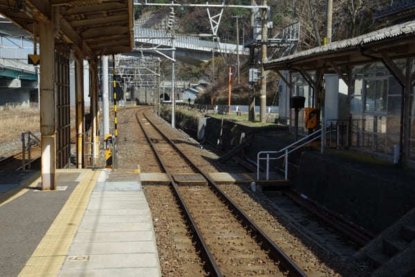 【新潟県・海が見える駅】ノスタルジックな駅舎も見どころ！日本海ひすいラインに乗って上越エリアを旅しよう