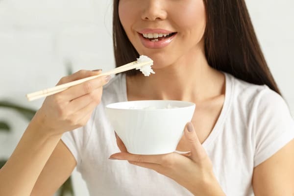 食べるのが遅い男性の4つの特徴！食べ方からわかる男性心理とは？