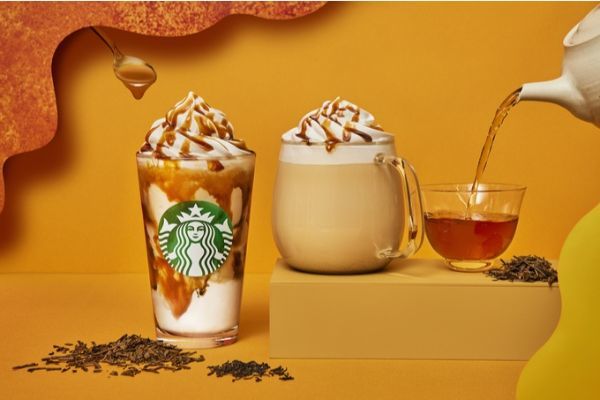 スタバの新作は「ほうじ茶 meets キャラメル クリーム フラペチーノ®︎＆ティーラテ」