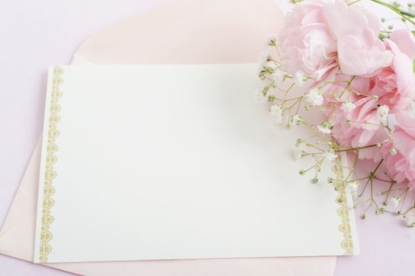 結婚祝いのメッセージカードの書き方は？マナーや例文もご紹介