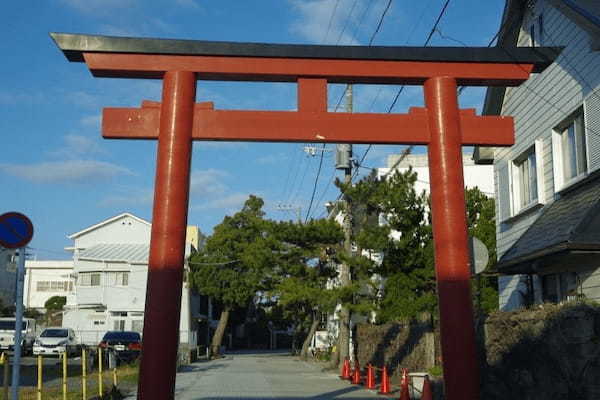 初日の出と初日の入りにピッタリ！海にたたずむ鳥居と朝日・夕日の美しい絶景スポット3選1.jpg