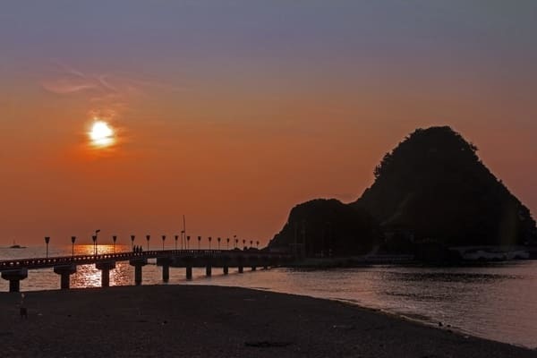 海に沈む夕日が美しい絶景スポット20選！