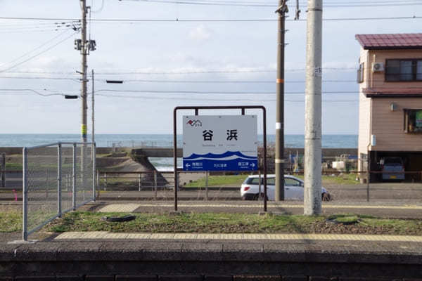 【新潟県・海が見える駅】ノスタルジックな駅舎も見どころ！日本海ひすいラインに乗って上越エリアを旅しよう