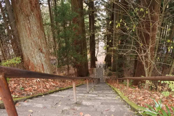 長野県・戸隠古道「神道」で戸隠神社3社巡り！神秘の鏡池と蕎麦も♪