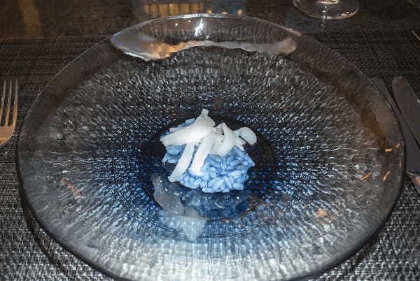青の洞窟をイメージ【ホテル インターコンチネンタル 東京ベイ】夏らしい涼やかなコースディナー