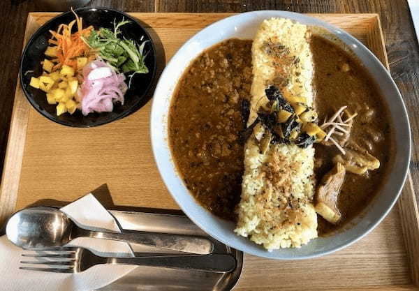 登戸駅の絶品カレー7選！本格インドカレーの名店やナン食べ放題の店も！