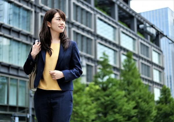 起業するには？起業したい女性必見！必要な手続きと人気の職業を紹介