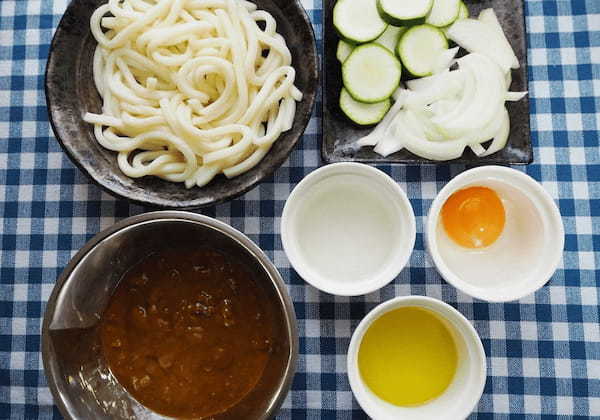 無印良品のカレーをうどんに絡めるだけ！美味しくなりすぎでしょ