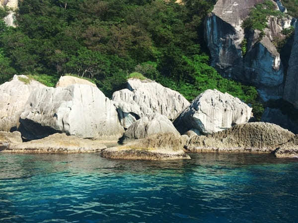 コバルトブルーの海にそり立つ白い造形美！青森県が誇る絶景「仏ヶ浦」が想像以上の美しさだった