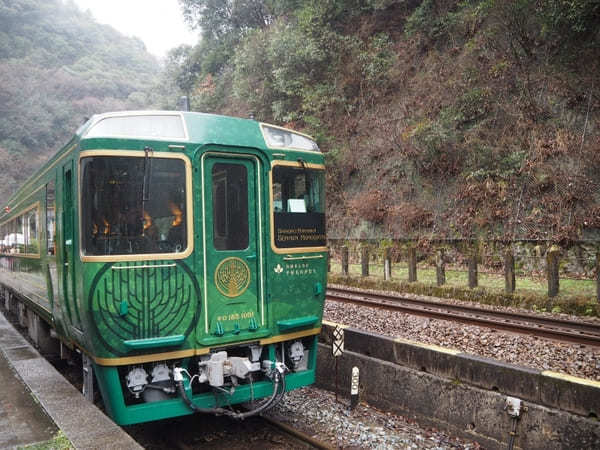 大人の遊山を楽しむ列車旅「四国まんなか千年ものがたり」