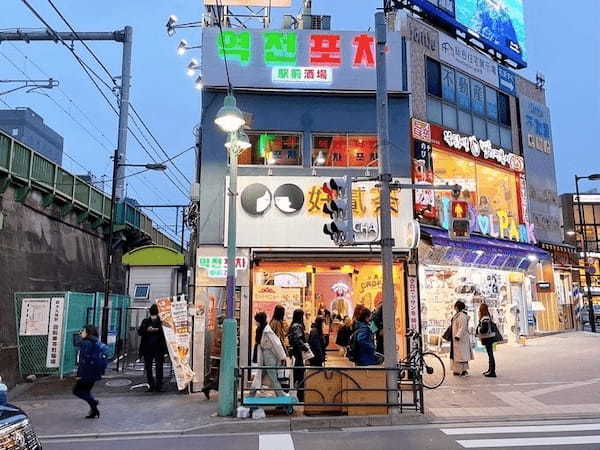 【話題レポ】新大久保に韓国で人気の「進化系いなり寿司」が食べられる『駅前酒場』がオープン