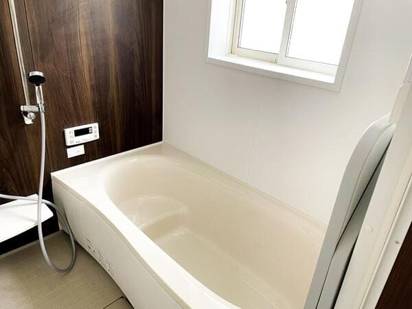 浴槽はこすらなくていいの?住生活ジャーナリストに聞く 「お風呂そうじの極意」