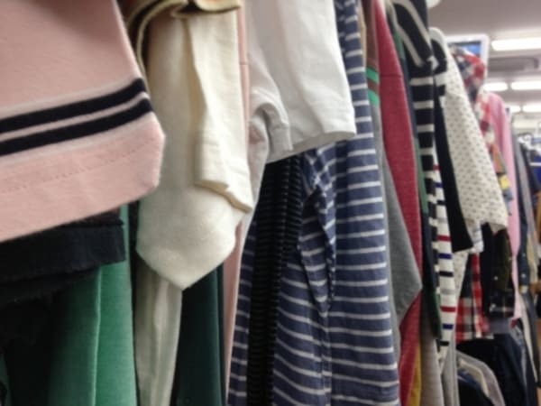 いらない服を処分する方法!買取サービスでリサイクルするのが一番!