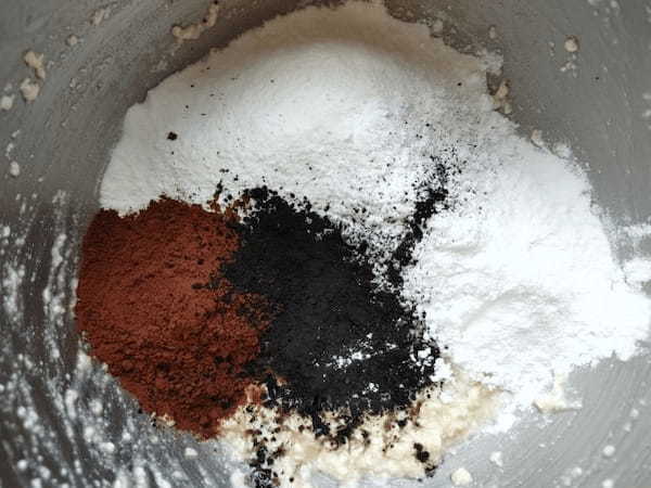 ワンボウルで混ぜて焼くだけ！お豆腐と米粉で低糖質　サクモチ濃厚チョコレートスコーン