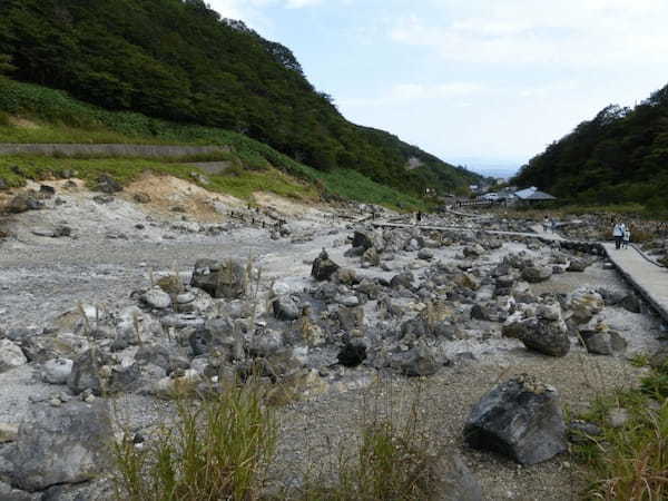 「九尾の狐」伝説が残る殺生石は那須高原にある不思議な景観スポット！